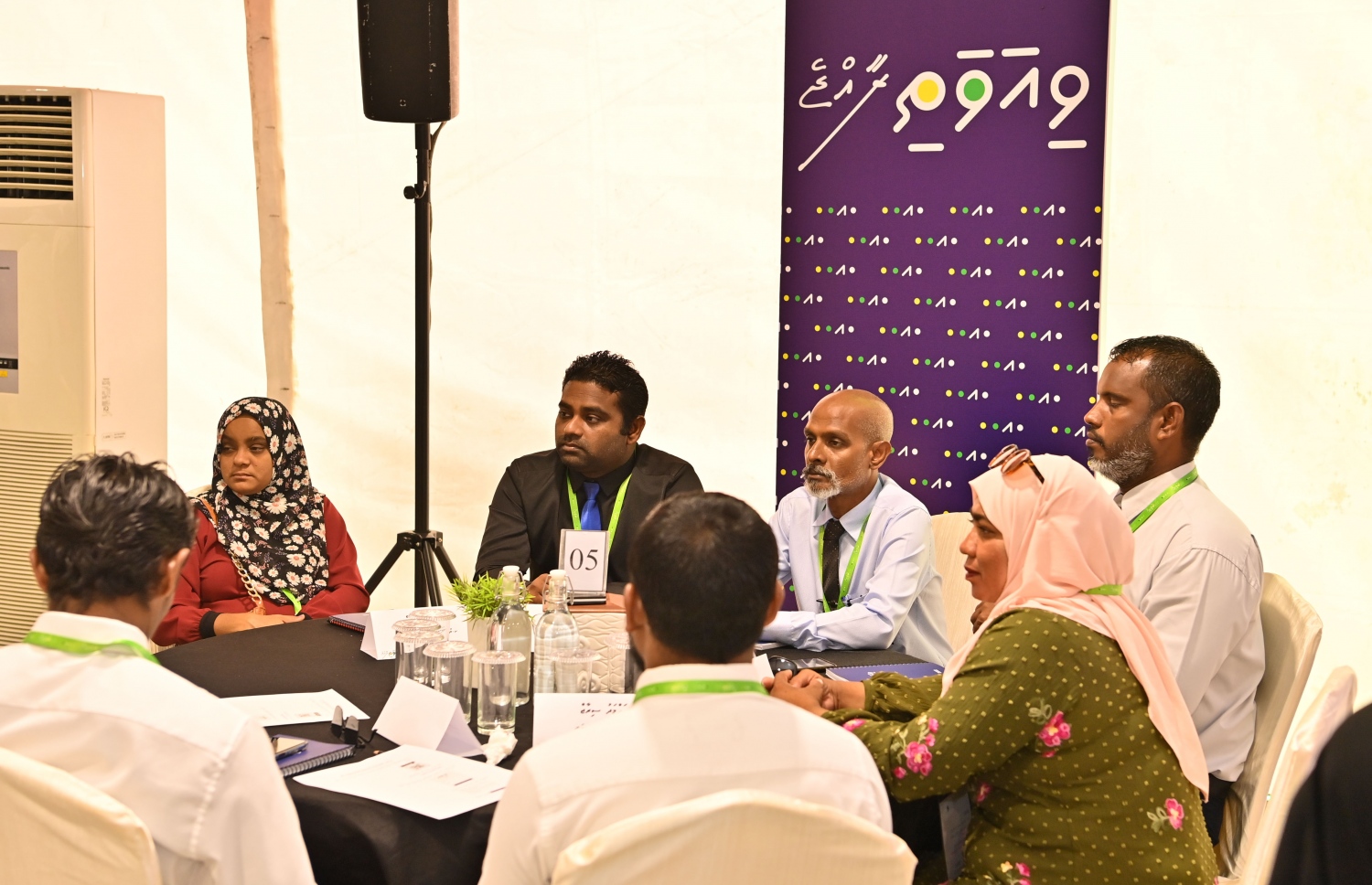 ވިއަވަތި ކޮންފަރެންސްގައި ބައިވެރިވި ބައެއް ކައުންސިލަރުން. -- ފޮޓޯ | ރައީސް އޮފީސް