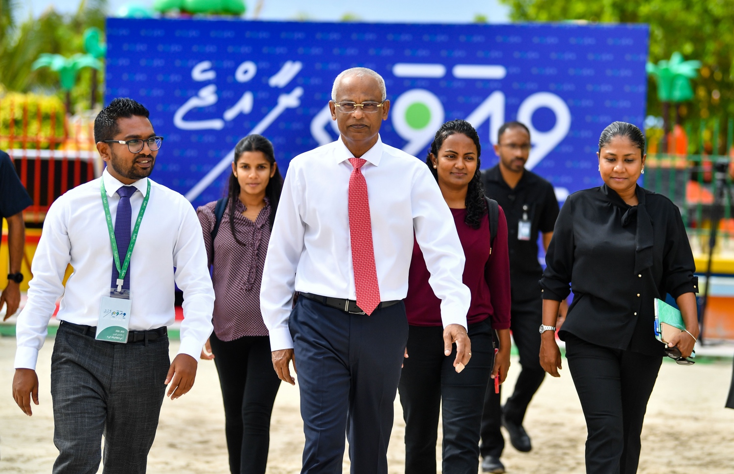 ވިއަވަތި ކޮންފަރެންސްގައި ބައިވެރިވުމަށް އިބްރާހިމް މުހައްމަދު ސޯލިހުގެ އިތުރުން ސަރުކާރުގެ ބައެއް ވަޒީރުން އއ. އުކުޅަހުގައި-- ފޮޓޯ | ރައީސް އޮފީސް