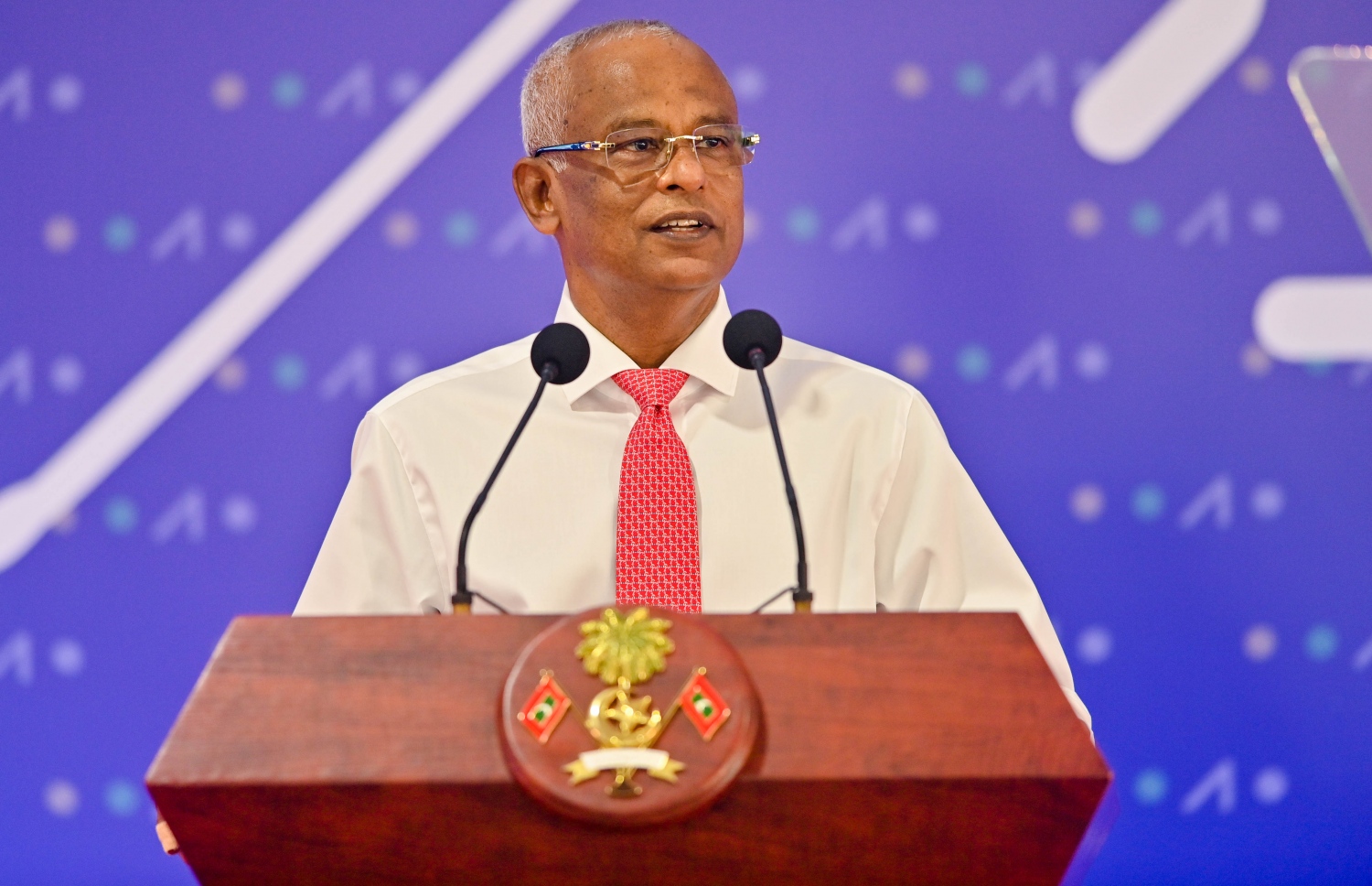 ވިއަވަތި ކޮންފަރެންސް ފެށުމުގެ ރަސްމިއްޔާތުގައި ރައީސް އިބްރާހިމް މުހައްމަދު ސޯލިހު ބައިވެރިވެ ވަޑައިގަންނަވަނީ. -- ފޮޓޯ | ރައީސް އޮފީސް