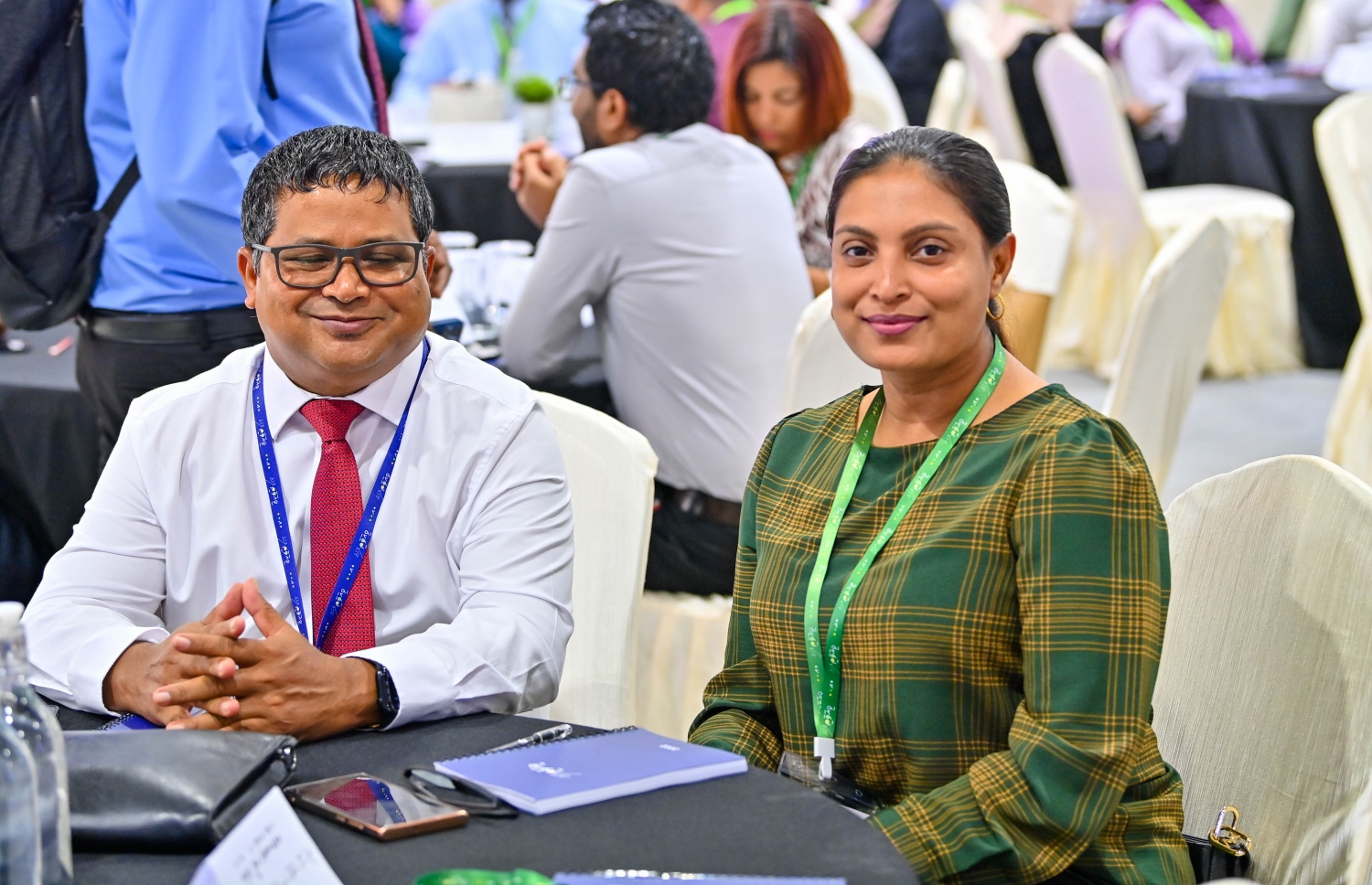 ވިއަވަތި ކޮންފަރެންސްގައި އެޑިއުކޭޝަން މިނިސްޓަރު އައިޝަތު އަލީ އަދި ފިޝަރީް މިނިސްޓަރު ޑރ. ހަސަން ރަޝީދު ބައިވެރިވެ ވަޑައިގަންނަވަނީ. -- ފޮޓޯ | ރައީސް އޮފީސް