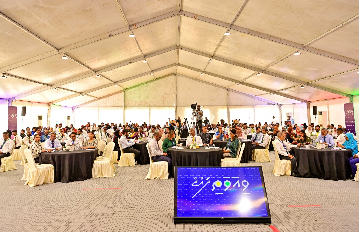 ވިއަވަތި ކޮންފަރެންސް އުކުޅަހުގައި ކުރިއަށް ދަނީ. -- ފޮޓޯ | ރައީސް އޮފީސް