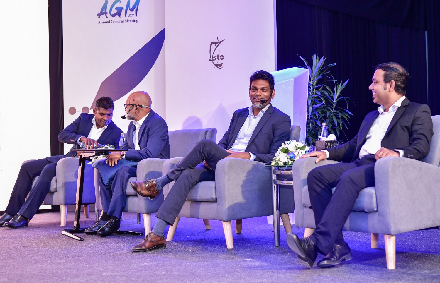 އެސްޓީއޯގެ އަހަރީ އާންމު ޖަލްސާގައި ޑިރެކްޓަރުންގެ ބޯޑު މެންބަރުން --ފޮޓޯ: ފަޔާޒް މޫސާ | މިހާރު