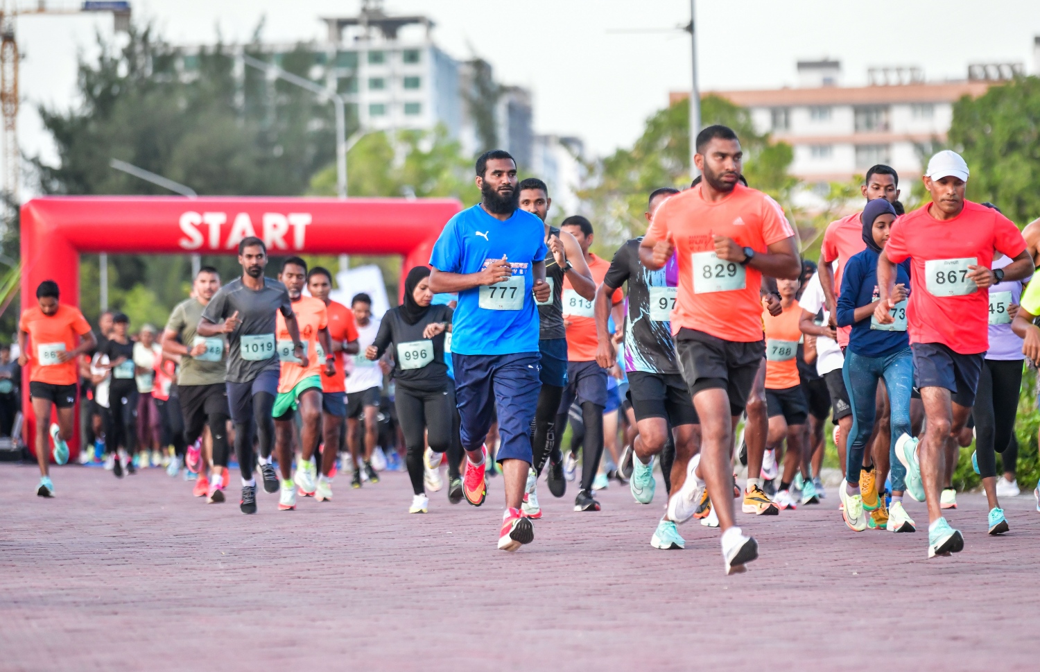 މީގެ ކުރިން ބޭއްވި ދުވުމުގެ މުބާރާތެއްގައި ބަޔަކު ދުވަނީ.-- ފޮޓޯ: ފަޔާޒު މޫސާ | މިހާރު