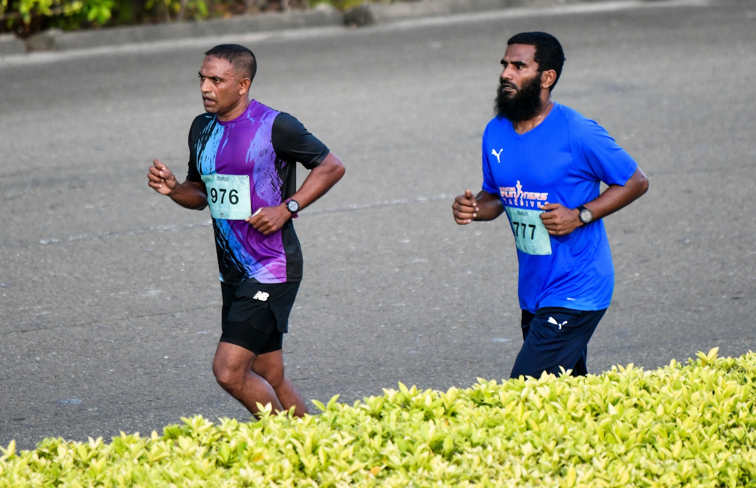 އަލީ އަޝްފާގް އަދި ނަސްރު، އިއްޔެ ބޭއްވި ޓީއެފްޖީ މެރަތަންގައި ދުވަނީ: މިއީ ރިކަވާވުމުގެ މަރުހަލާގައި އަޝްފާގްގެ ފިޓްނަސް ލެވަލް ޓެސްޓްކޮށްލަން އަޝްފާގް ބައިވެރިވި ރޭހެއް --- ފޮޓޯ: ފަޔާޒު މޫސާ | މިހާރު