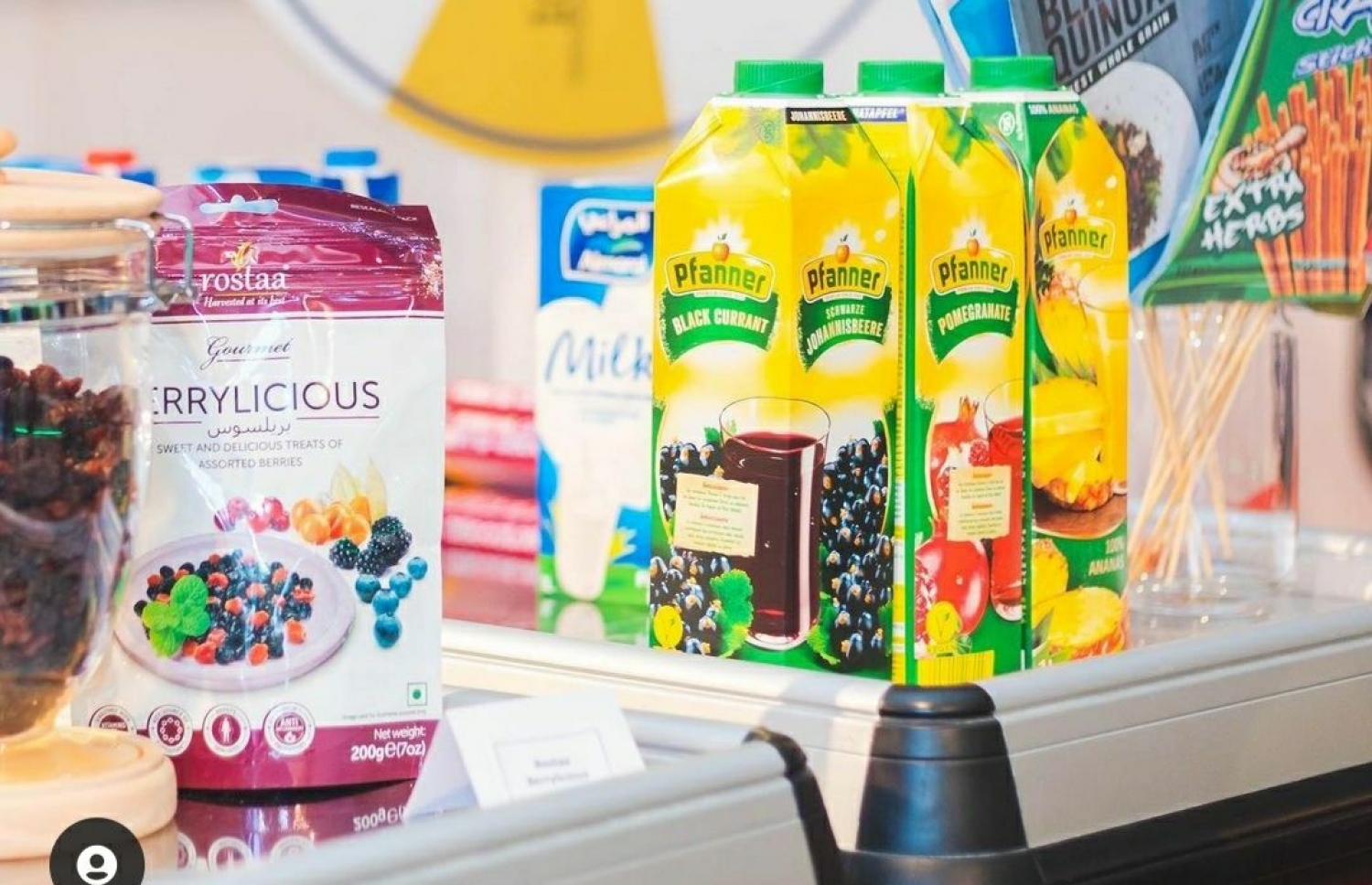 އެފްއެންޑްބީ ޝޯ 2022 ގައި ވިލާ މާޓުގެ ސްޓޯލުން އިސްތިހާރުކުރާ ބައެއް ޕްރޮޑަކްޓްސް ތައް ---ފޮޓޯ: ވިލާ މާޓް