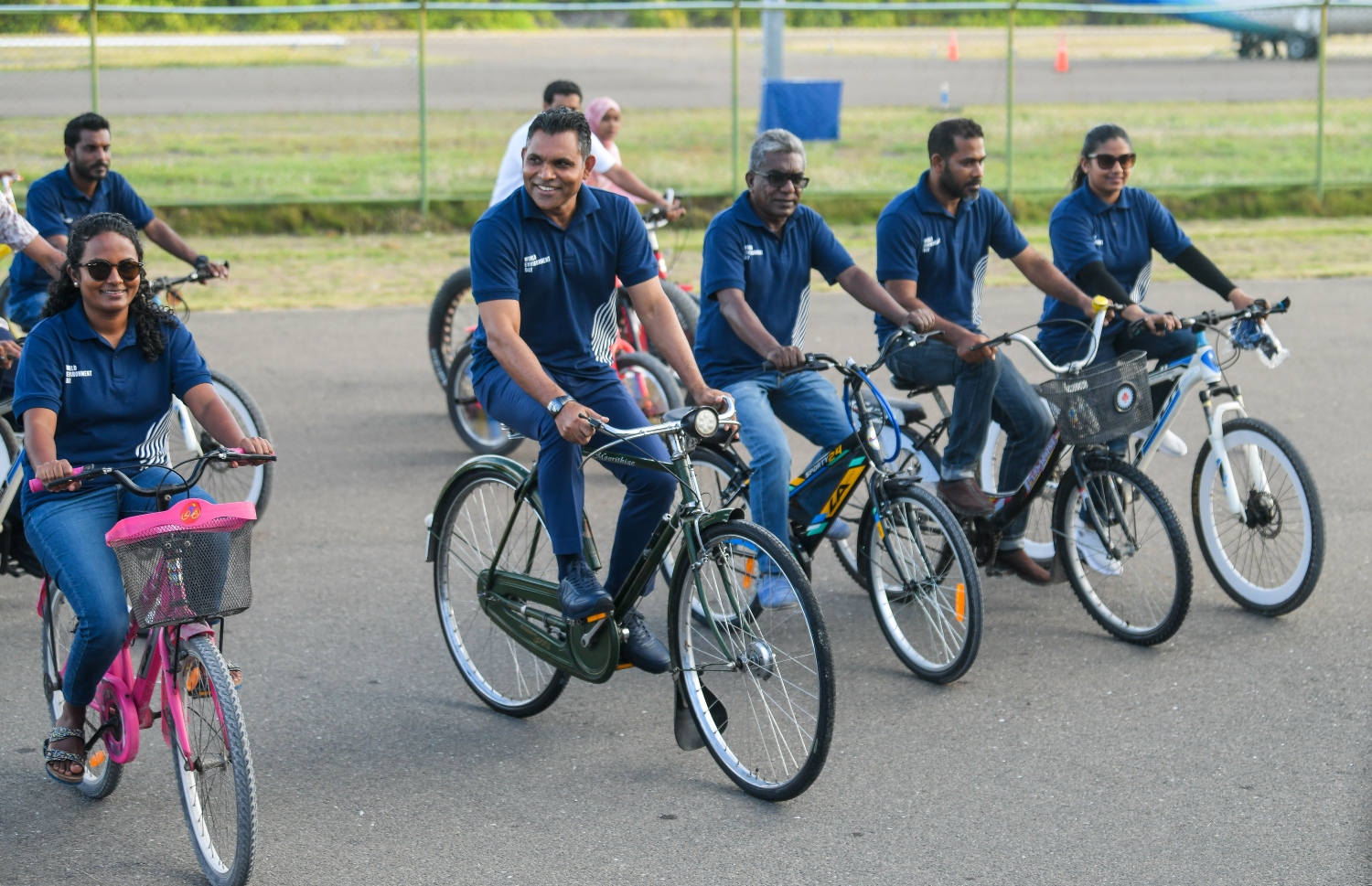 މާދަމާ ފާހަގަކުރާ މި އަހަރުގެ ތިމާވެށީގެ ދުވަހާ ގުޅުވައިގެން ފުވައްމުލަކުގައި ބޭއްވި ބައިސިކަލް ބުރުގައި ނައިބު ރައީސް ފައިސަލާއި ތިމާވެއްޓާ ބެހޭ މިނިސްޓަރު ޝައުނާ އަދި ބައެއް އާންމުން ބައިވެރިވަނީ.---ފޮޓޯ: ފަޔާޒު މޫސާ| މިހާރު