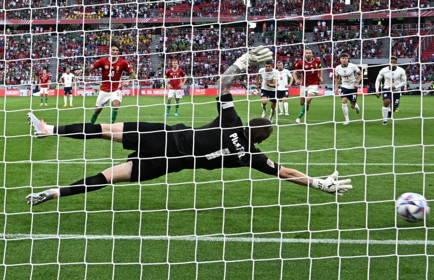 ހަންގޭރީން މޮޅުވި ޕެނަލްޓީ ކާމިޔާބު ކުރަނީ.-- ފޮޓޯ: އޭއެފްޕީ