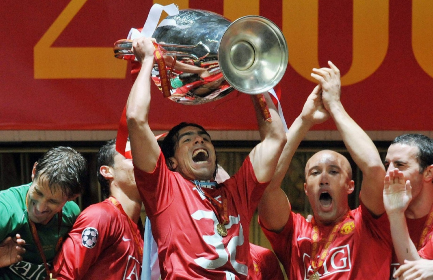 ޓެވޭޒް މެންޗެސްޓާ ޔުނައިޓެޑާ އެކު ޗެމްޕިއަންސް ލީގު ތަށި އުފުލާލަނީ.--