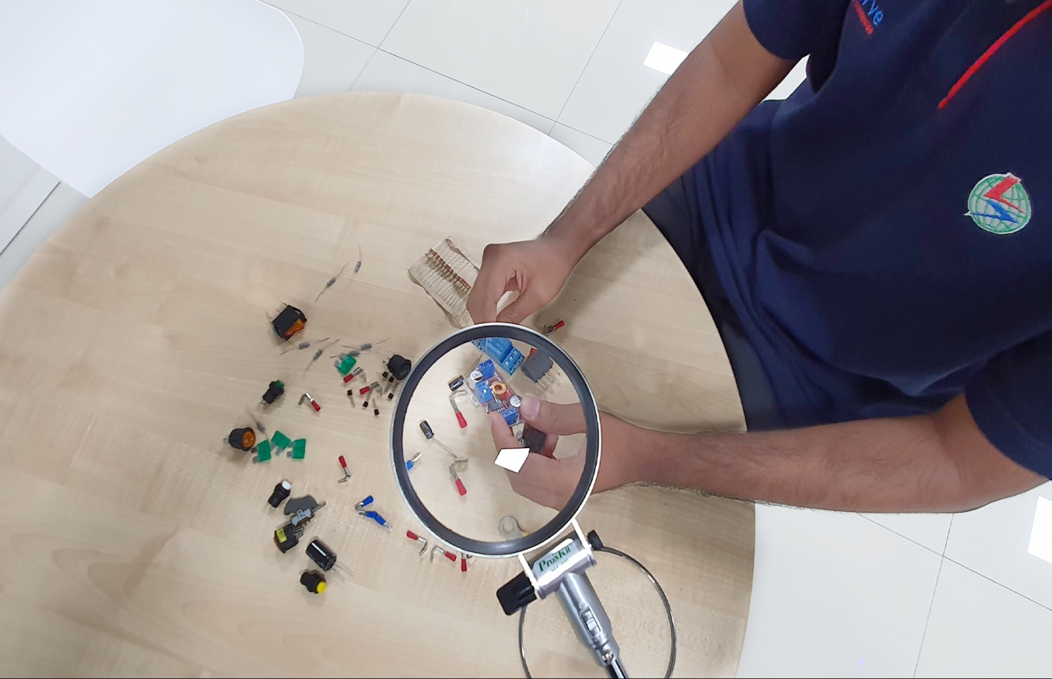 ލިންކްސާވުގައި ހުރި ބައެއް ކޮމްޕޮނެންޓްސް. ފޮޓޯ: ލިންކްސާވް