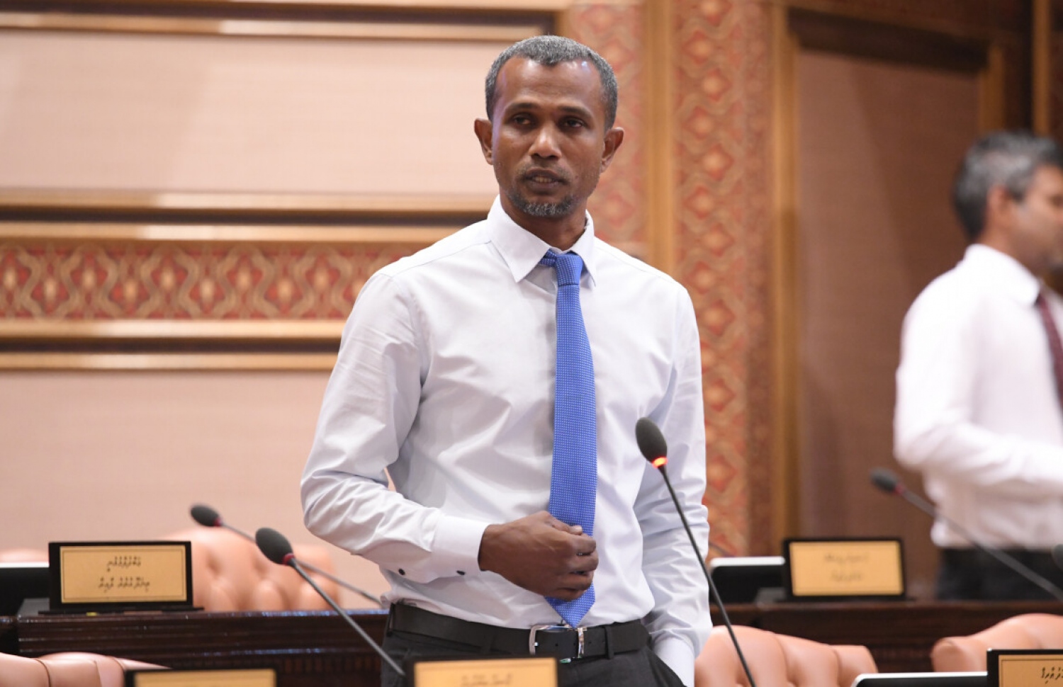 މަޖިލީހުގެ ޖަލްސާއެއްގައި މެމްބަރު ތޯރިގް ވާހަކަ ދައްކަވަނީ: މަރުގެ ހުކުމް ތަންފީޒު ކުރުމާ ގުޅޭ އިތުރު ސުވާލުތައް، އިމްރާނާ ކުރައްވަން ރިޔާސަތުން ނަޝީދު ފުރުސަތު ނުދެއްވުމުން އެ ކަމާ ދެކޮޅަށް ވާހަކަ ދެއްކެވި.---ފޮޓޯ: މަޖިލިސް