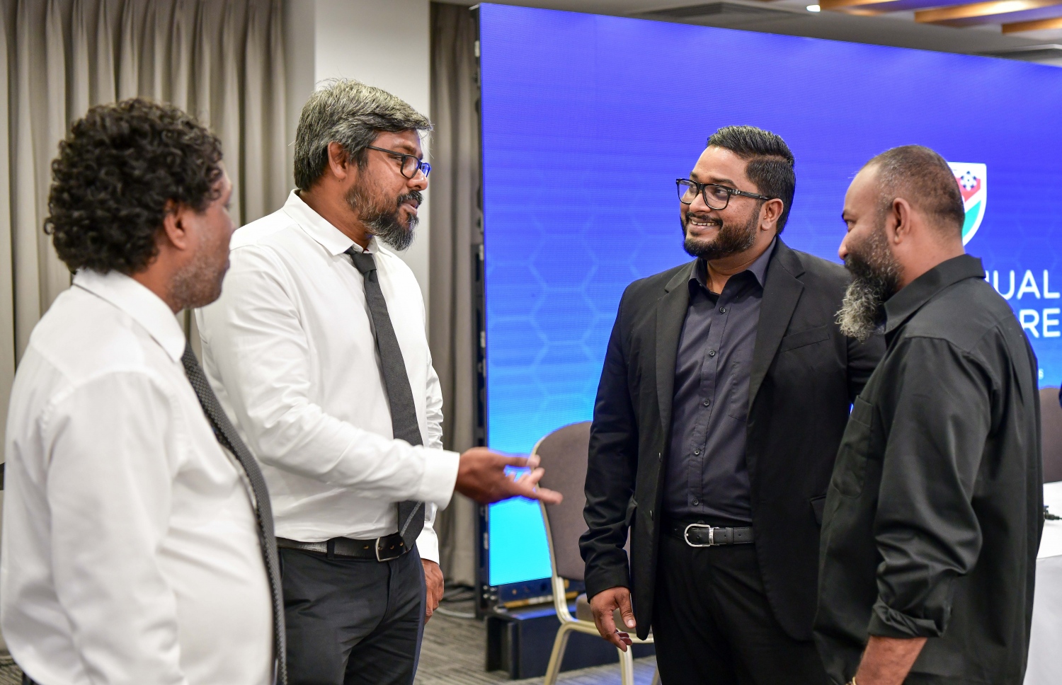 މިދިޔަ އަހަރު ބޭއްވި އެފްއޭއެމް ކޮންގްރެސްގައި ބައިވެރި މާޒިޔާގެ އިސް އޮފިޝަލަކާ ބައްސާމް ވާހަކަ ދައްކަވަނީ: އެފްއޭއެމްގެ މައްސަލަތަކާ މެދު ކްލަބްތަކުން ކަންބޮޑުވާތަނެއް ނުފެނޭ  --- ފޮޓޯ: ނިޝާން އަލީ | މިހާރު