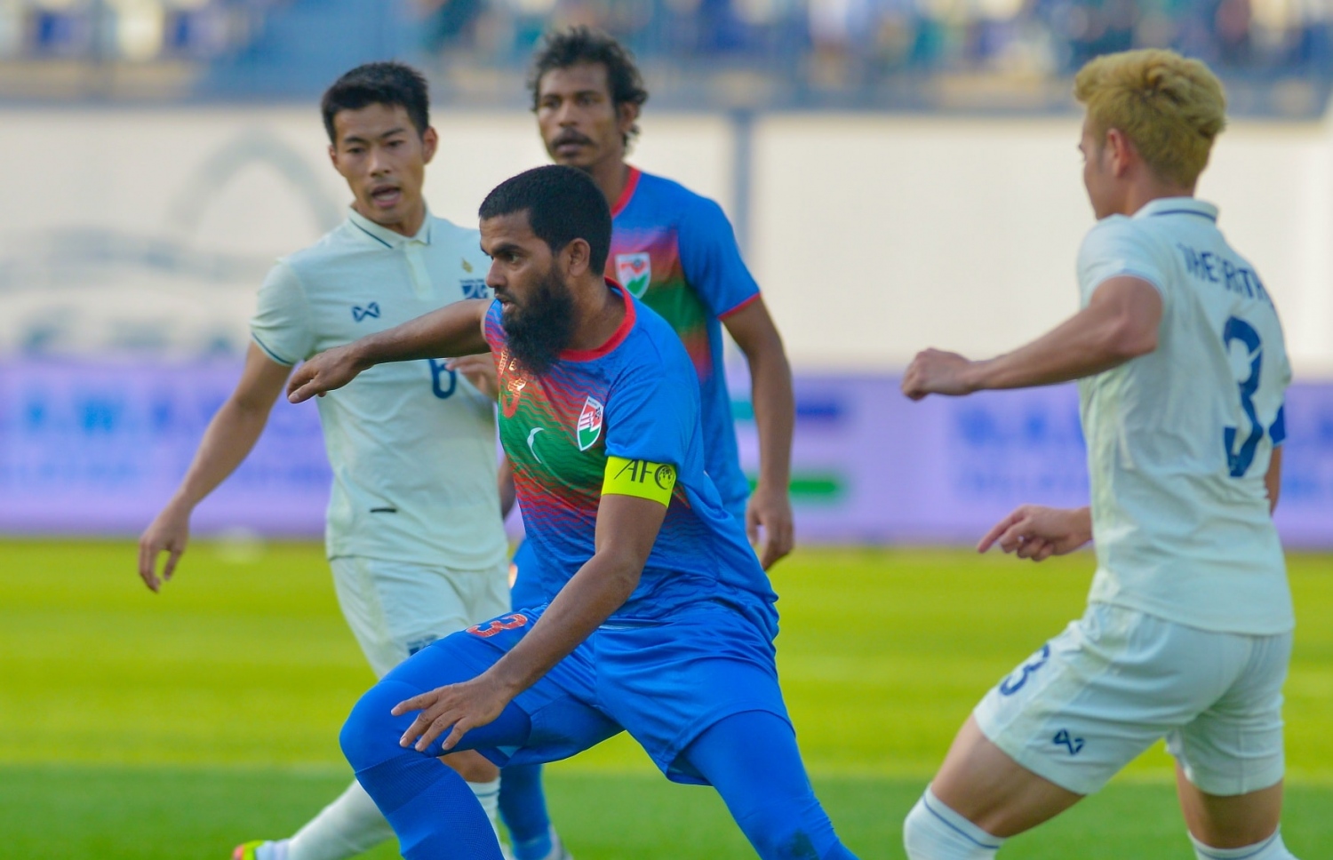 ރާއްޖޭގެ ކެޕްޓަން އަކުރަމް ބޯޅަ ހޯދަން މަސައްކަތް ކުރަނީ: ދެވަނަ ލަނޑު ވަނީ އޭނާ އަށް ހެދުނު ގޯހަލުން --- ފޮޓޯ: އެފްއޭއެމް