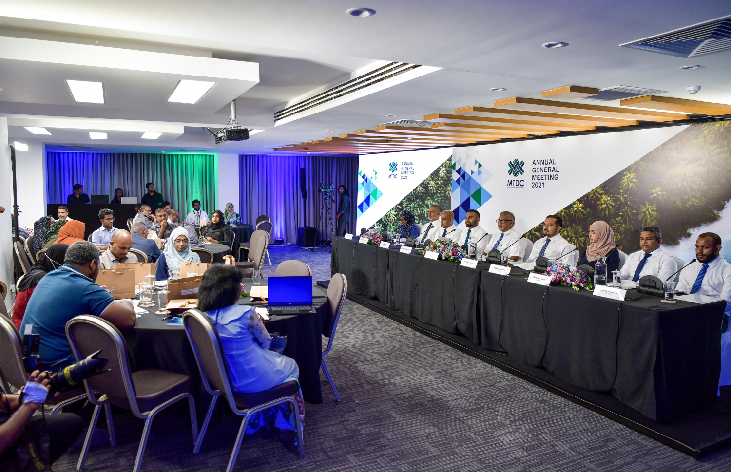 އެމްޓީޑީސީގެ އަހަރީ އާންމު ޖަލްސާ ރޭ ކުރިއަށް ގެންދަނީ.---ފޮޓޯ: ފަޔާޒު މޫސާ| މިހާރު