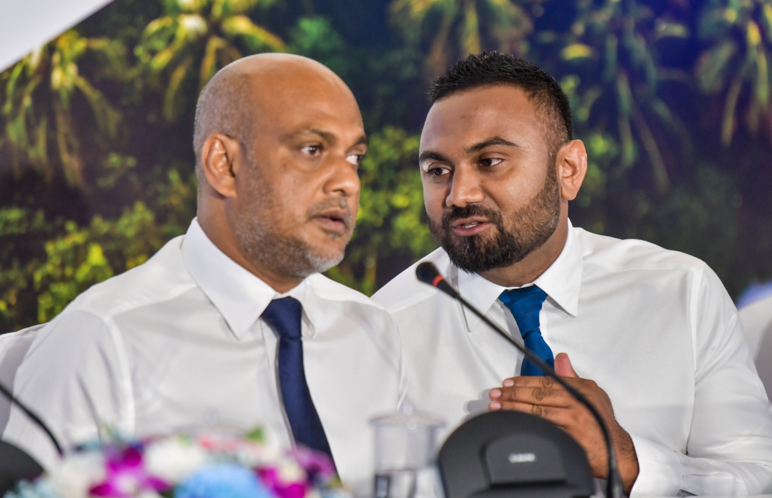 ރޭ ބޭއްވި އެމްޓީޑީސީގެ އަހަރީ އާންމު ޖަލްސާގައި އެ ކުންފުނީގެ އެމްޑީ ތަޒްމީލް (ކ) ބޯޑު މެމްބަރު ނިޔާޒާ ވާހަކަ ދައްކަވަނީ.---ފޮޓޯ: ފަޔާޒު މޫސާ| މިހާރު