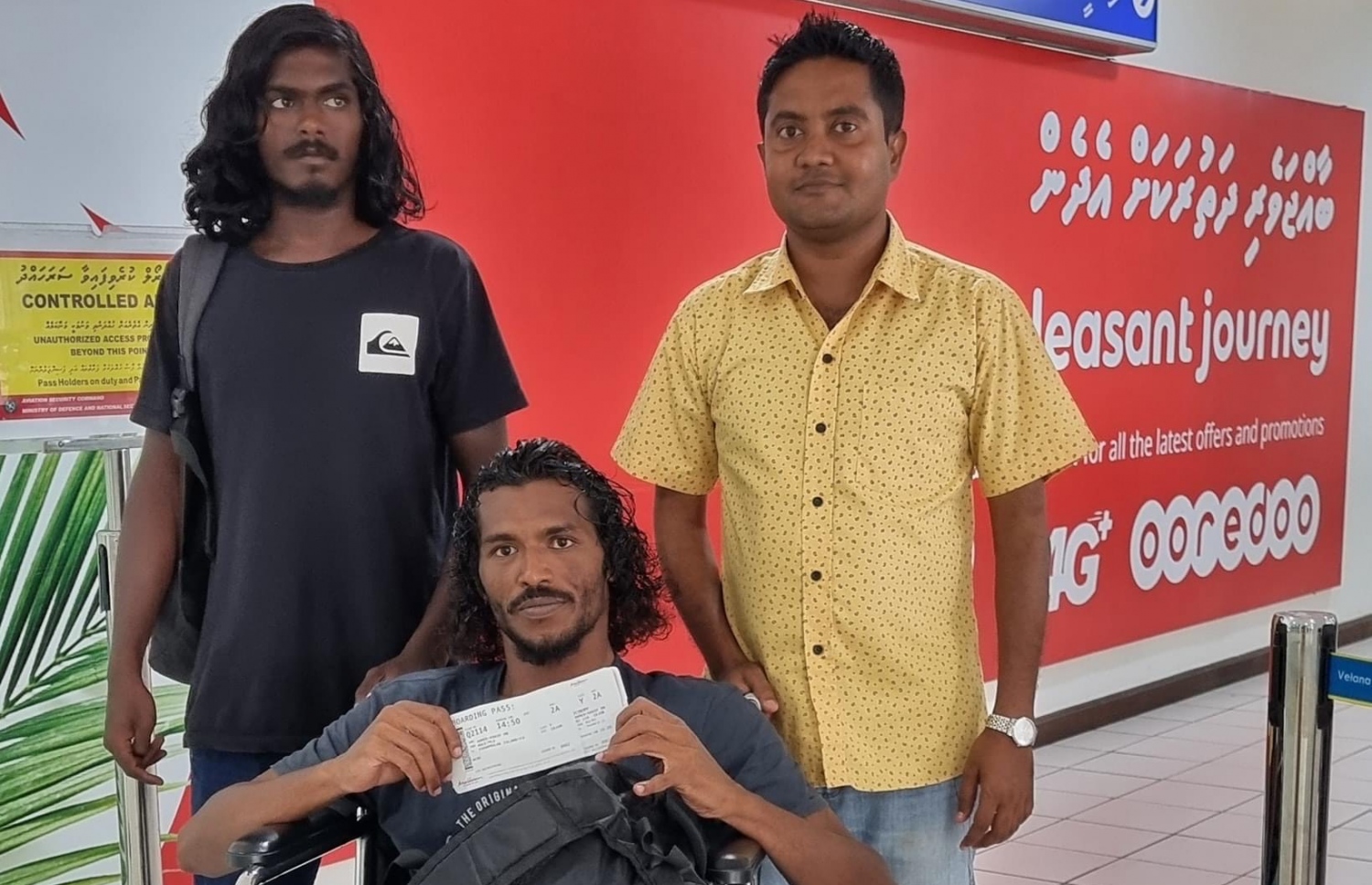 ޚައިފްގެ ހުރުން ހިލޭ ހަމަޖައްސައިދިން ސައުދު އާއި އޭނާ އެކު ފުވައްމުލަކަށް ދިޔަ ޒުވާނާ އެކު ފޮޓޯއަކަށް ނަގަނީ