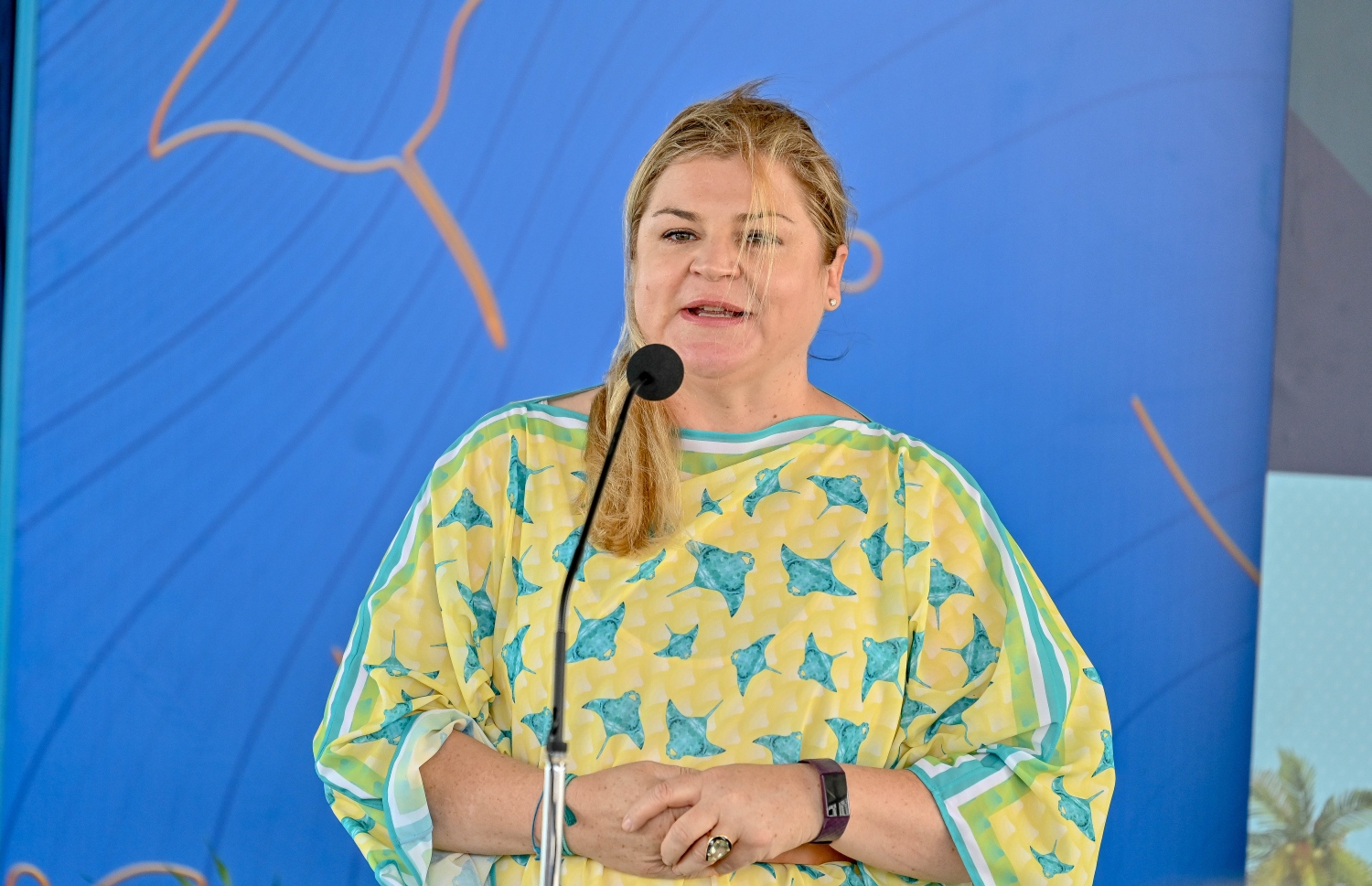 ޔޫއެންޑީޕީން ރާއްޖެ އަށް ކަނޑައަޅާފައި ހުންނަވާ ރެޒިޑެންޓް ކޯޑިނޭޓަރު ކެތުރިން ހެސްވެލް މިއަދުގެ ހަފުލާފައި ވާޙަކަ ދައްކަވަނީ.---ފޮޓޯ: ފަޔާޒު މޫސާ| މިހާރު