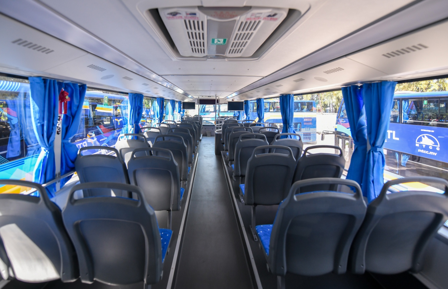 އެމްޓީސީސީން ހުޅުމާލެ 2 އަށް ހާއްސަ ކޮށްގެން ގެނައި އާރްޓީއެލް ބަސްތަކުގެ އެތެރެ: އެއީ ޑަބަލް ޑެކް ބަސްތަކެއް.--- ފޮޓޯ: ފަޔާޒު މޫސާ | މިހާރު