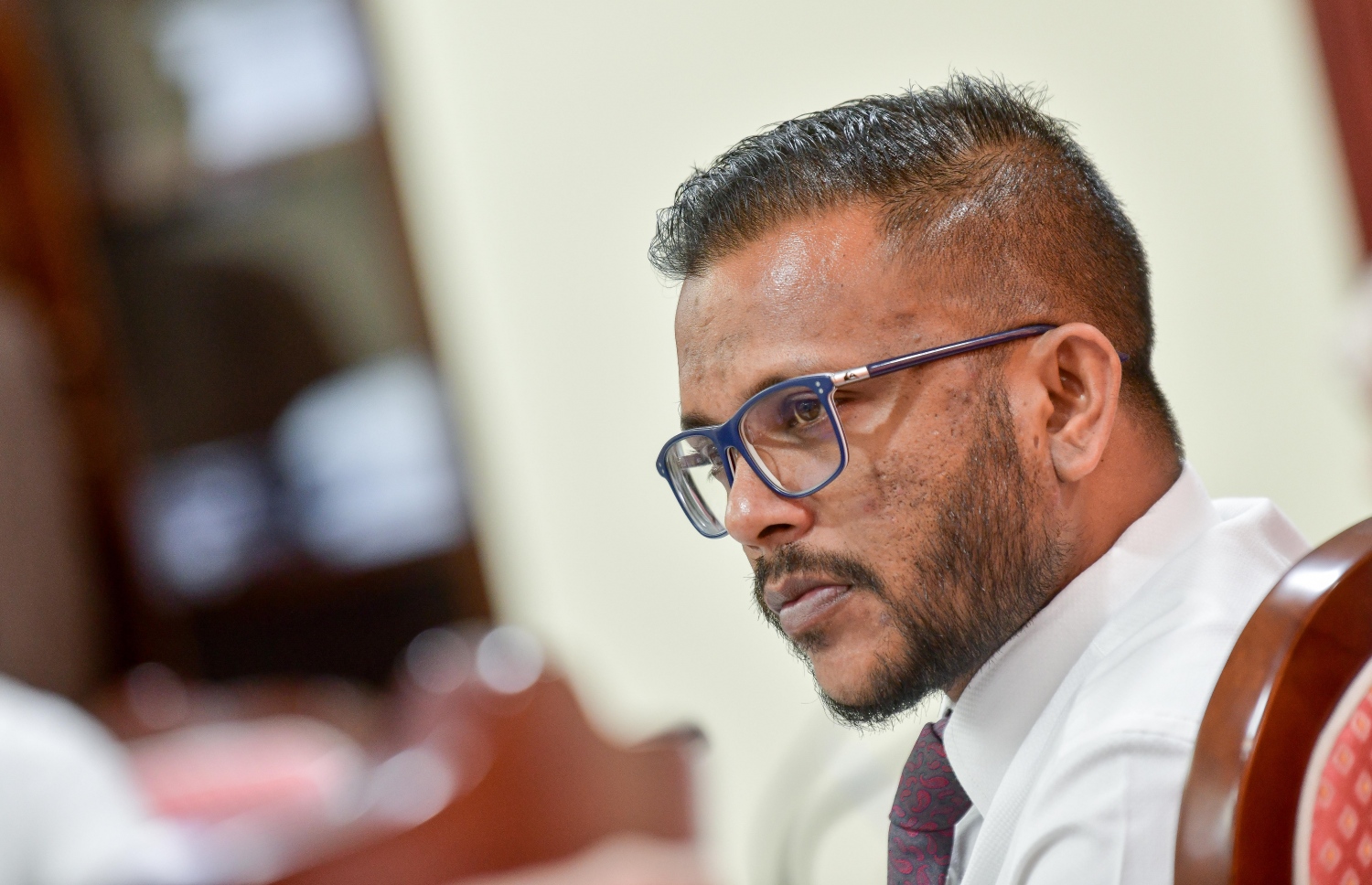 ކުޅުދުއްފުށީ އުތުރު ދާއިރާގެ މެމްބަރު ޔާސިރު އަބްދުއްލަތީފް: ޑިމޮކްރެޓްސް އިން ވަކިވެވަޑައިގެން ޔާސިރު މިރޭ ވަނީ އެމްޑީޕީއަށް ސޮއިކުރައްވާފައި. -- ފޮޓޯ | މަޖިލިސް