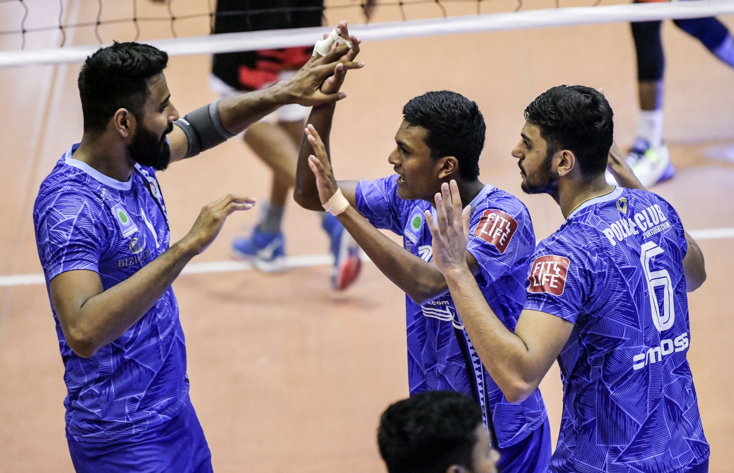 އެސޯސިއޭޝަން ކަޕުގެ މެޗެއްގައި ޕޮލިސް ކްލަބްގެ ކުޅުންތެރިން.-- ފައިލް ފޮޓޯ: ނިޝާން އަލީ/ މިހާރު