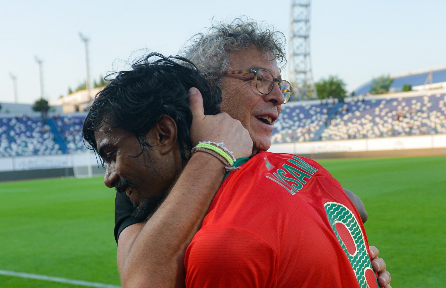 ލަންކާ މެޗަށް ފަހު މޮރިއޭރޯ، ރާއްޖޭގެ ކުޅުންތެރިޔަކަށް މަރުހަބާ ކިޔަނީ: ކުޅުންތެރިންގެ މަސައްކަތާ މެދު ހިތްހަމަޖެހޭ ކަމަށް މޮރިއޭރޯ ބުނޭ --- ފޮޓޯ: އެފްއެމް