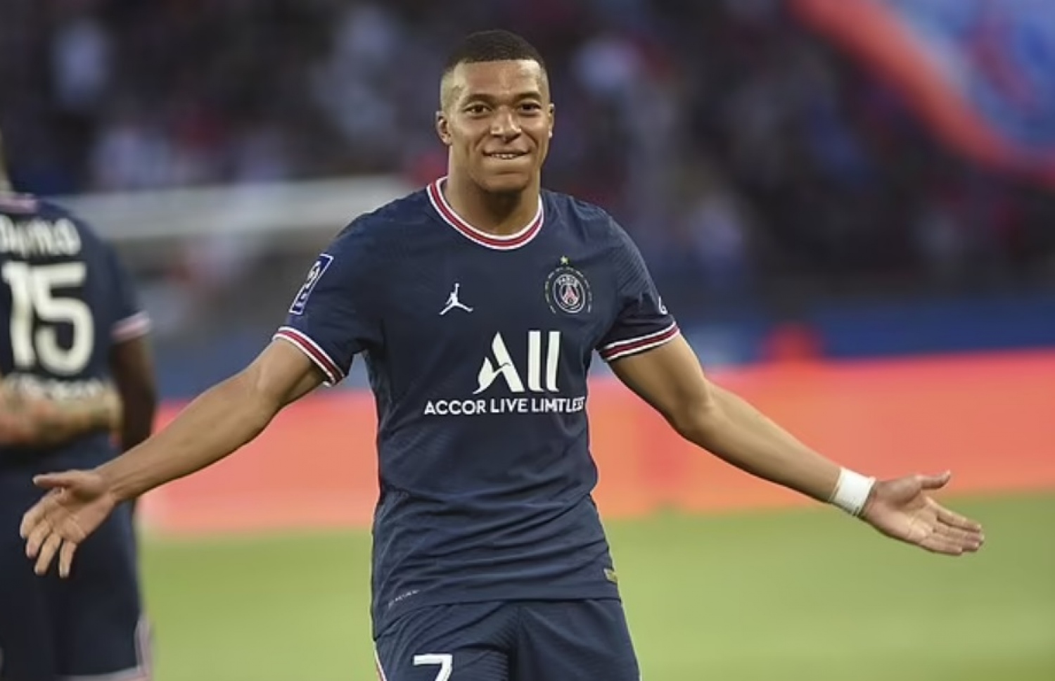 ކިލިޔަން އެމްބާޕޭ: ޕެރޭޒް ވިދާޅުވީ އެމްބާޕޭގެ އުސޫލުތައް ބަދަލުވީ މާލީ ނުފޫޒުގެ ސަބަބުން ކަމަށް --- ފޮޓޯ: ޝަޓާ ސްޓޮކް