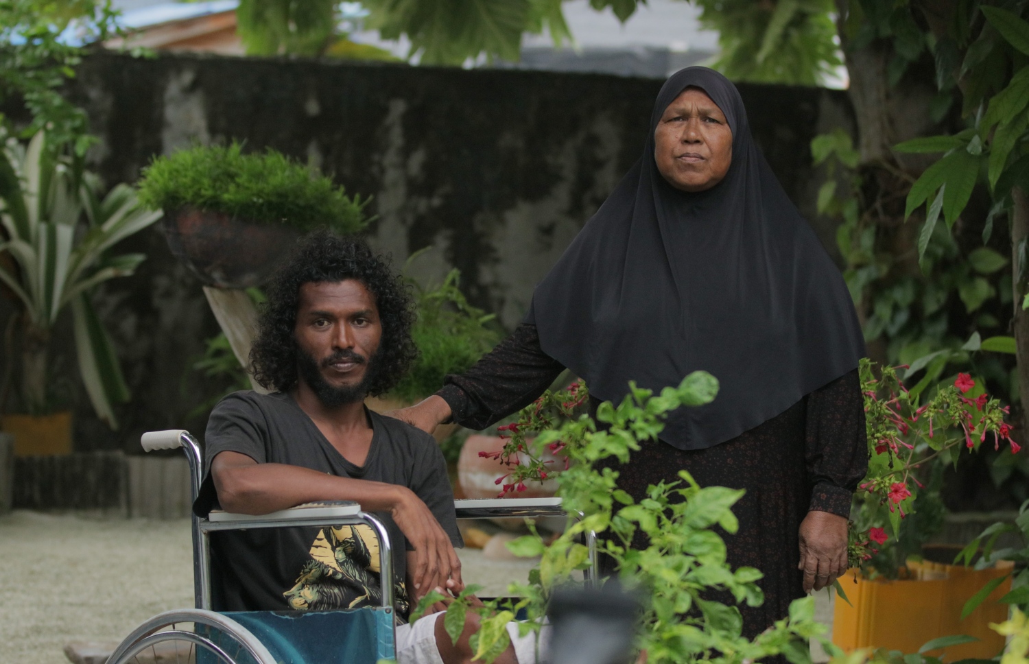 ހާއިފް އާއި އޭނާގެ މަންމަ ހާމިދާ: