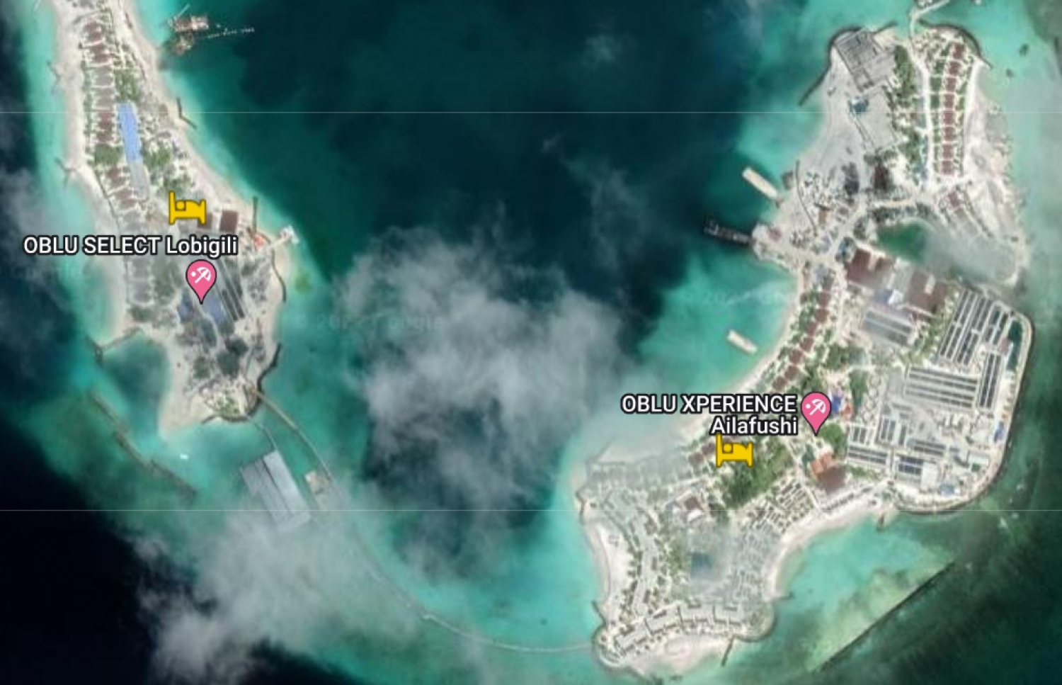 ކަލާސް އޮފް ބްލޫ ބްރޭންޑްގެ ދެ ރިސޯޓުގެ މަތިން ނަގާފައިވާ ސެޓަލައިޓް ފޮޓޯއެއް---ފޮޓޯ: ގޫގުލް މެޕްސް