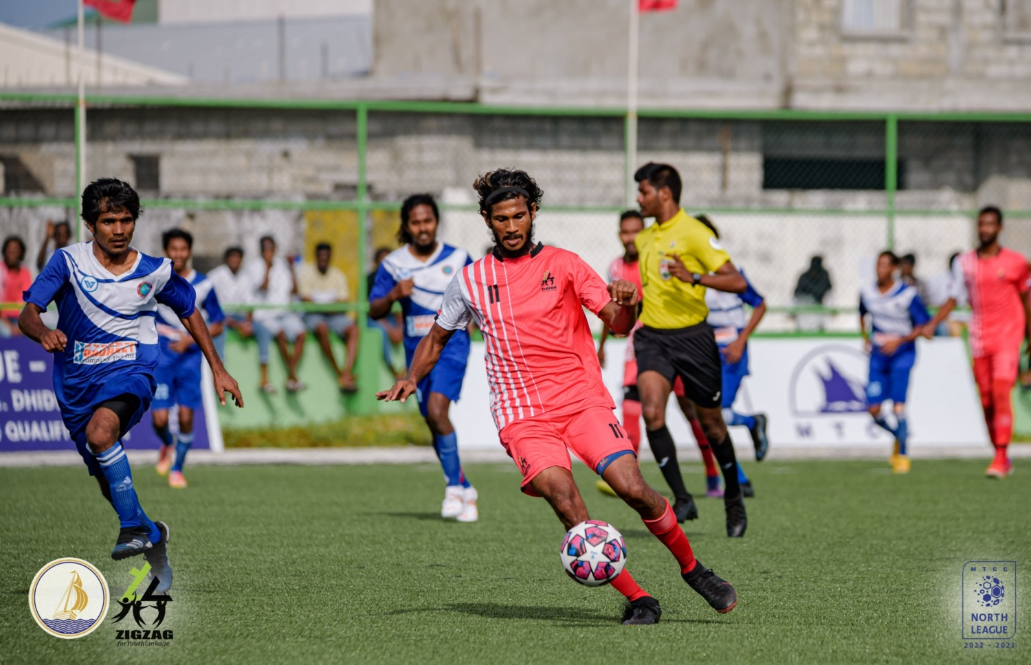 ޒިގްޒެގަށް ހެޓްރިކް ހަދައިދިން ނަޝީދު ބޯޅަ ހިފައިގެން ކުރިއަށް ދާން މަސައްކަތް ކުރަނީ.-- ފޮޓޯ: ކުޅުދުއްފުށީ ސިޓީ ކައުންސިލް