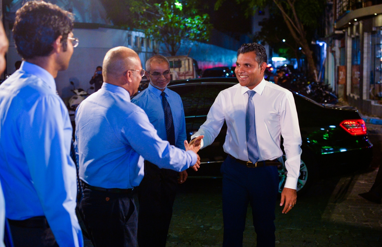 ސްޓެލްކޯގެ 25 ވަނަ އަހަރީ ދުވަސް ފާހަގަ ކުރުމަށް ދަރުބާރުގޭގައި ބޭއްވި ޖަލްސާއަށް ނައިބު ރައީސް ފައިސަލް ނަސީމް ވަޑައިގަތުމުން އެ ކުންފުނީގެ އެމްޑީ އަހްމަދު ޝަރީފް މަރުހަބާ ދަންނަވަނީ --. ފޮޓޯ: ރައީސް އޮފީސް