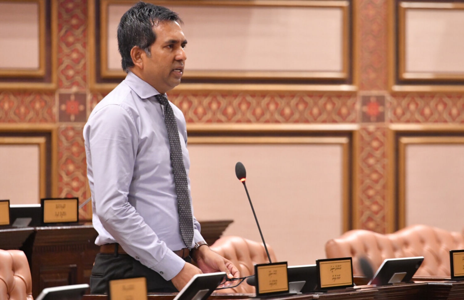 މާވަށު ދާއިރާގެ މެމްބަރު ސައީދު، ރައްޔިތުންގެ މަޖިލިހުގެ ޖަލްސާއެއްގައި ވާހަކަ ދައްކަވަނީ.---ފޮޓޯ: މަޖިލިސް