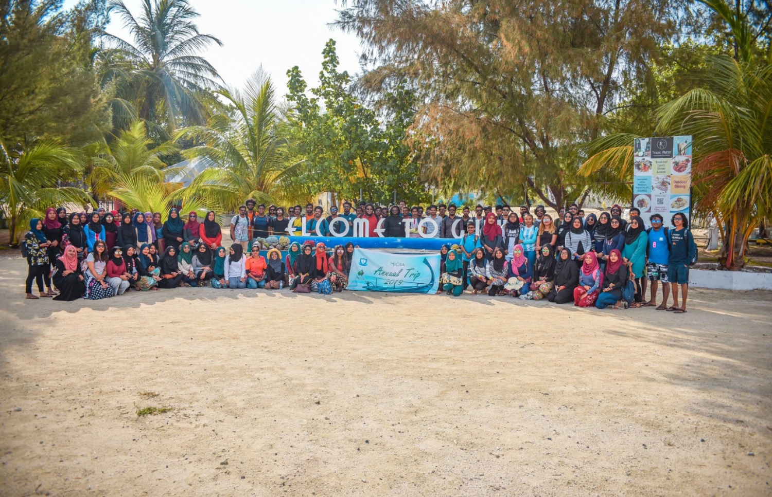 އެމްއައި ކޮލެޖުގެ އެނުއަލް ޓްރިޕްގެ ތެރެއިން: ދަރިވަރުންނަށް ކޮލެޖު ލައިފް ތަޖުރިބާ ދިނުމަށް މި ކޮލެޖުން ދަނީ މަސައްކަތް ކުރަމުން. ފޮޓޯ: އެމްއައި ކޮލެޖް