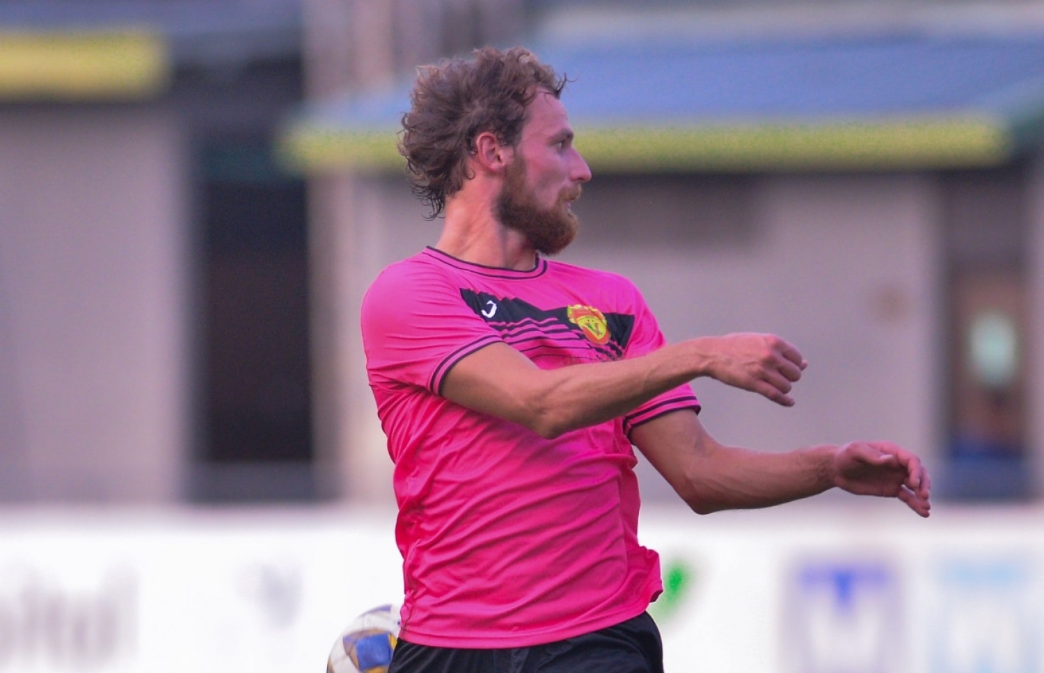 ޔޫވީގެ އީވާން ވެރަސް މިއަދު ހަވީރު ދަ ގްރާންޑޭއާ ދެކޮޅަށް ޔުވީގެ ފުރަތަމަ ލަނޑު ޖެހީ އޭނާ --- ފައިލް ފޮޓޯ: އެފްއޭއެމް