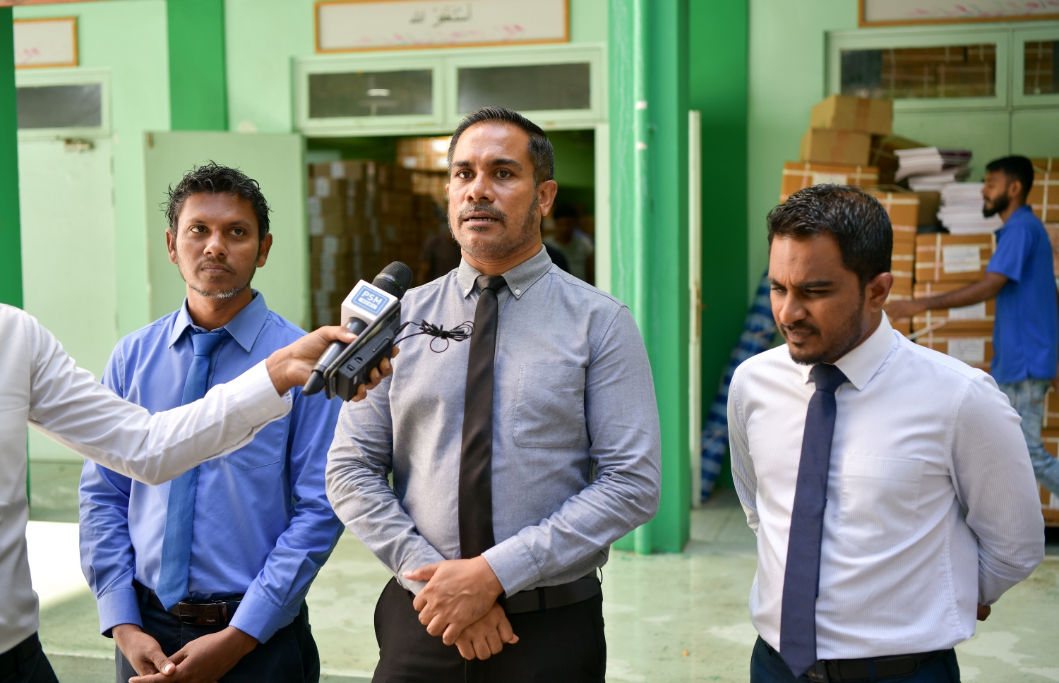 އެޑިއުކޭޝަން މިނިސްޓްރީން މީގެ ކުރިން ބޭއްވި ޕްރެސް ކޮންފަރެންސްގައި ޕީއެސް އަހްމަދު އަލީ އިންޓަވިއު ދެއްވަނީ-- ފޮޓޯ: ނިޝާން އަލީ/ މިހާރު