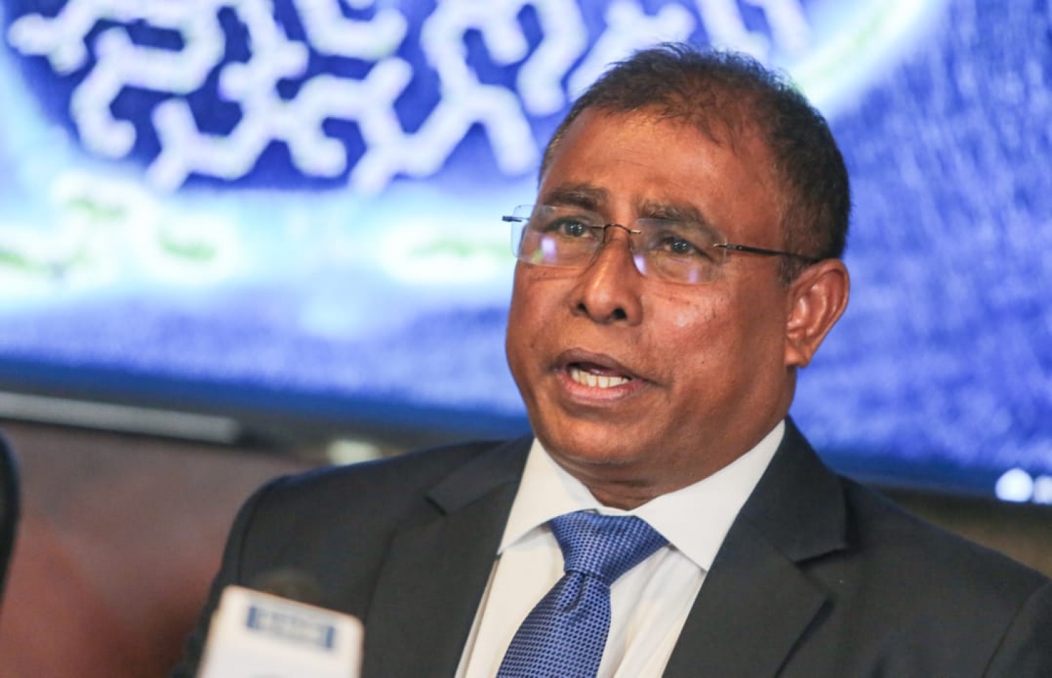 މިރޭ ބޭއްވި އިވެންޓުގައި މައުސޫމް  ނޫސްވެރިންނަށް މައުލޫމާތު ދެއްވަނީ--ފޮޓޯ:ނިޝާން އަލީ/މިހާރު