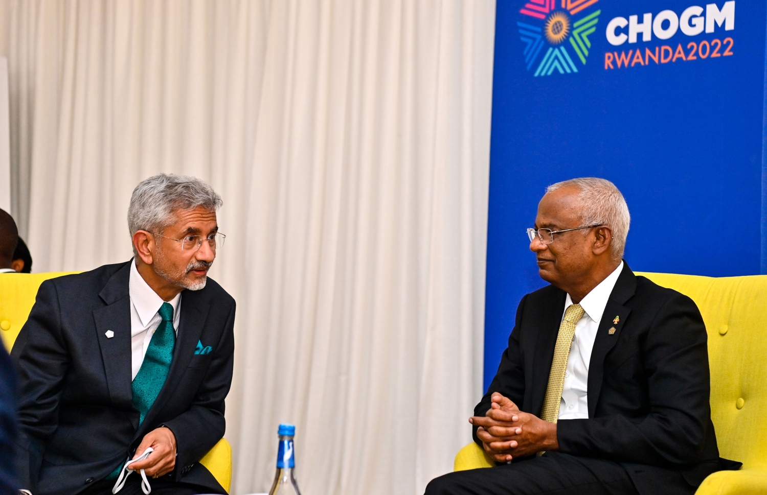 ރައީސް އިބްރާހިމް މުހައްމަދު ސޯލިހު، އިންޑިއާގެ އެކްސްޓާނަލް އެފެއާޒް މިނިސްޓަރު ސުބްރަމާނިއަމް ޖަޔަޝަންކަރާ ވާހަކަދައްކަވަނީ: ދެ ގައުމުގެ ގުޅުން އިތުރަށް ބަދަހިކުރުމަށް މަޝްވަރާކުރެއްވި -- ފޮޓޯ | ރައީސް އޮފީސް