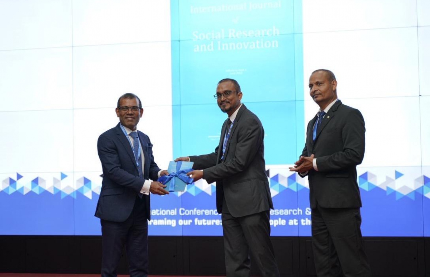 ބައިނަލްއަގްވާމީ ރިސާޗް އަދި އިނޮވޭޝަން މަޖައްލާ ނެރެނީ. ---ފޮޓޯ: ވިލާ ކޮލެޖް