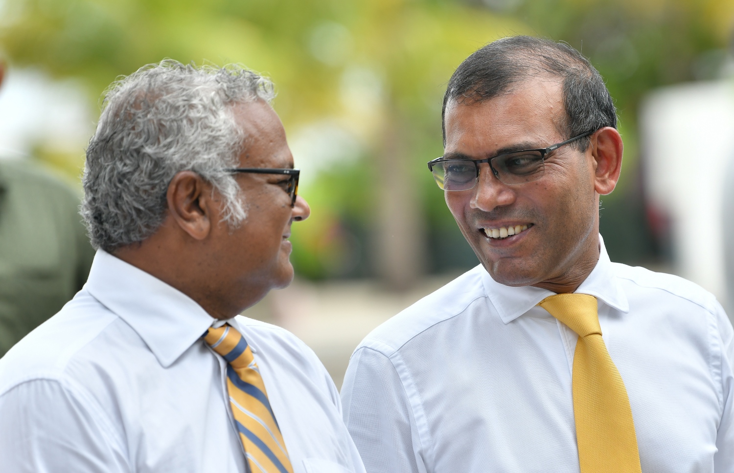 އެމްޑީޕީގެ 17 ވަނަ އަހަރީ ދުވަހުގެ މުނާސަބަތުގައި ބޭއްވި ދިދަ ނެގުމުގެ ރަސްމިއްޔާތުގައި އެމްޑީޕީގެ ރައީސް މުހައްމަދު ނަޝީދު (ކ) އާއި ހުޅުމާލެ ދާއިރާގެ މަޖިލިސް މެމްބަރު އަލީ ނިޔާޒް ވާހަކަ ދައްކަވަނީ. --. ފޮޓޯ: ނިޝާން އަލީ /މިހާރު