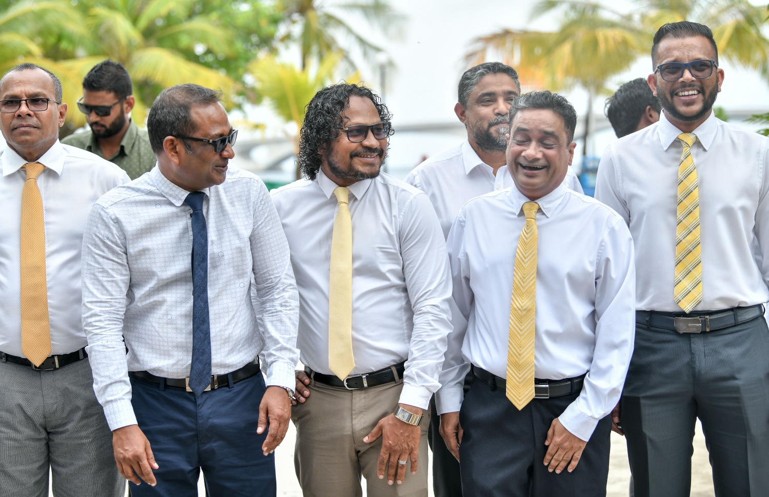 އެމްޑީޕީގެ އަހަރީ ދުވަހުގެ މުނާސަބަތުގައި އެޕާޓީގެ ހަރުގޭގައި ބޭއްވި ދިދަ ނެގުމުގެ ރަސްމިއްޔާތުގައި އެޕާޓީގެ ބައެއް މެމްބަރުން ބައިވެރިވަނީ --. ފޮޓޯ: ނިޝާން އަލީ /މިހާރު
