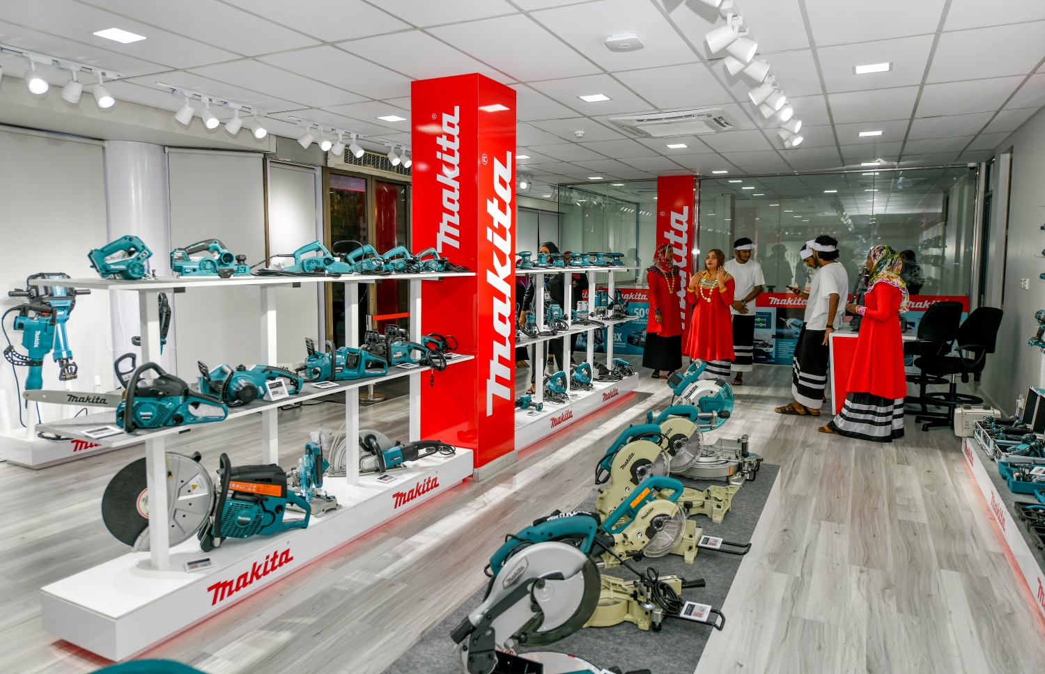 އެސްޓީއޯއިން ހުޅުވި މަކިޓާ ބްރޭންޑްގެ އާ ޝޯރޫމް--. ފޮޓޯ: ނިޝާން އަލީ/މިހާރު