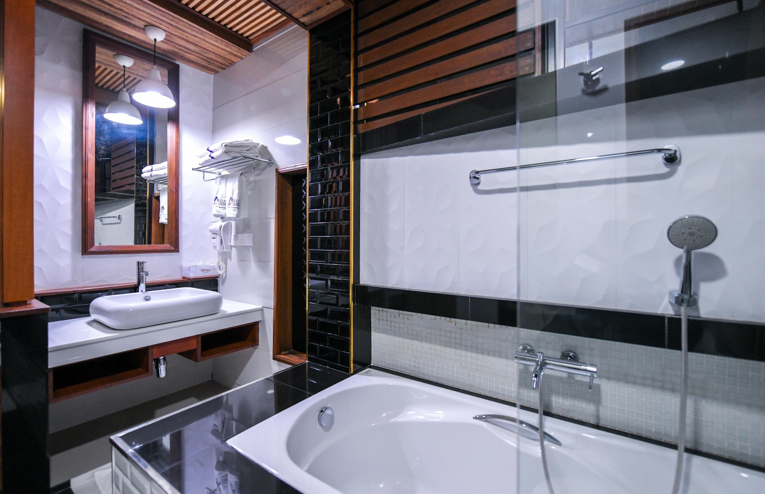 މިލޭނިއަމްގެ ފާހާނާއެއް: މި ގެކޮޅުގެ ހުރިހާ ފާހާނާއެއް ވެސް ހަދާފައި ހުރީ އެތަން އަނެއް ތަނާ ތަފާތުކޮށް. -- ފޮޓޯ: ފަޔާޒް މޫސާ | މިހާރު