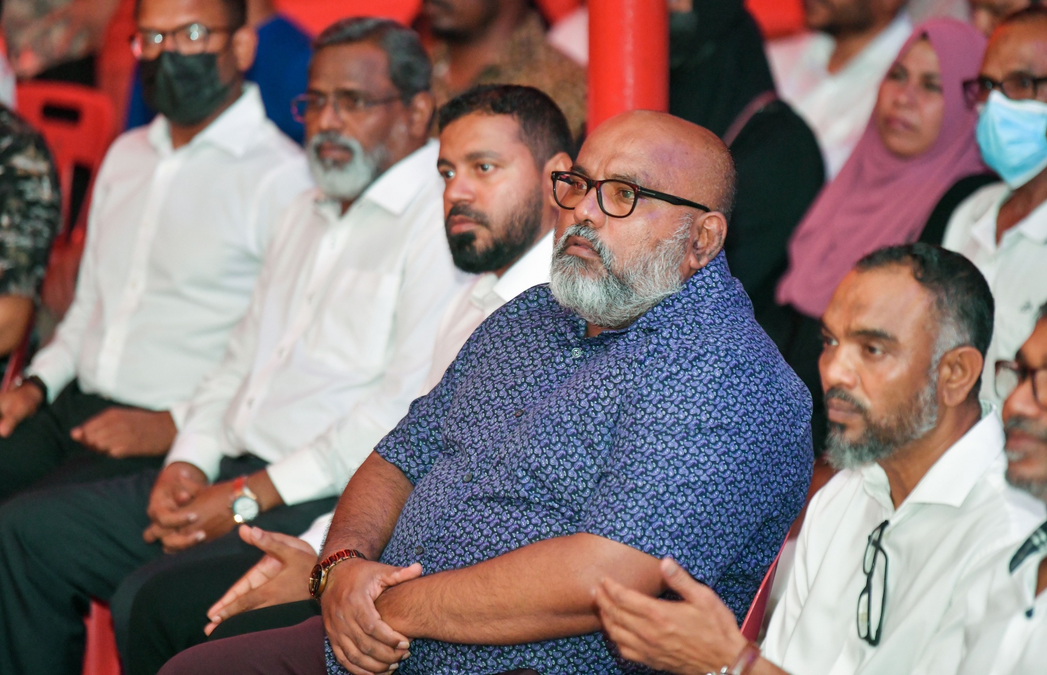 ޖޭޕީން ރޭ ކުނޫޒުގައި ބޭއްވި "ތައްޔާރު" ޖަލްސާގައި އެ ޕާޓީގެ ބައެއް އިސްވެރިން ބައިވެރިވެވަޑައިގަންނަވަނީ.--- ފޮޓޯ: ނިޝާން އަލީ/ މިހާރު