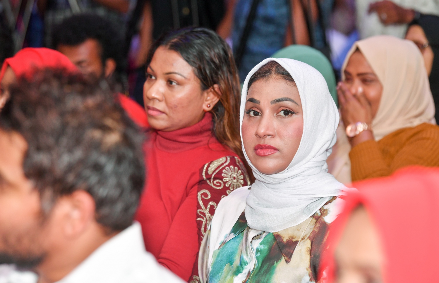 ޖޭޕީން ރޭ ކުނޫޒުގައި ބޭއްވި "ތައްޔާރު" ޖަލްސާގައި އެ ޕާޓީގެ ބައެއް މެމްބަރުން ބައިވެރިވަނީ.-- ފޮޓޯ: ނިޝާން އަލީ/ މިހާރު