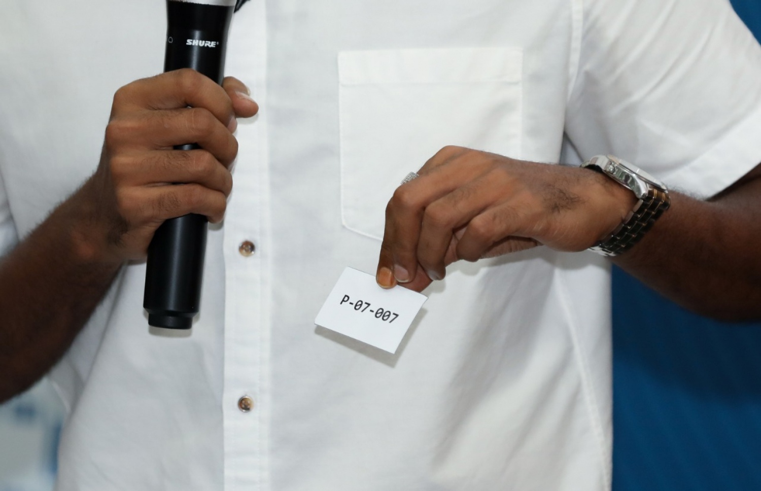 އެމްޕީއެލް ފްލެޓް ލިބުނު މުވައްޒަފުންގެ މެދުގައި ގުރު ނަގަނީ. --- ފޮޓޯ: އެމްޕީއެލް