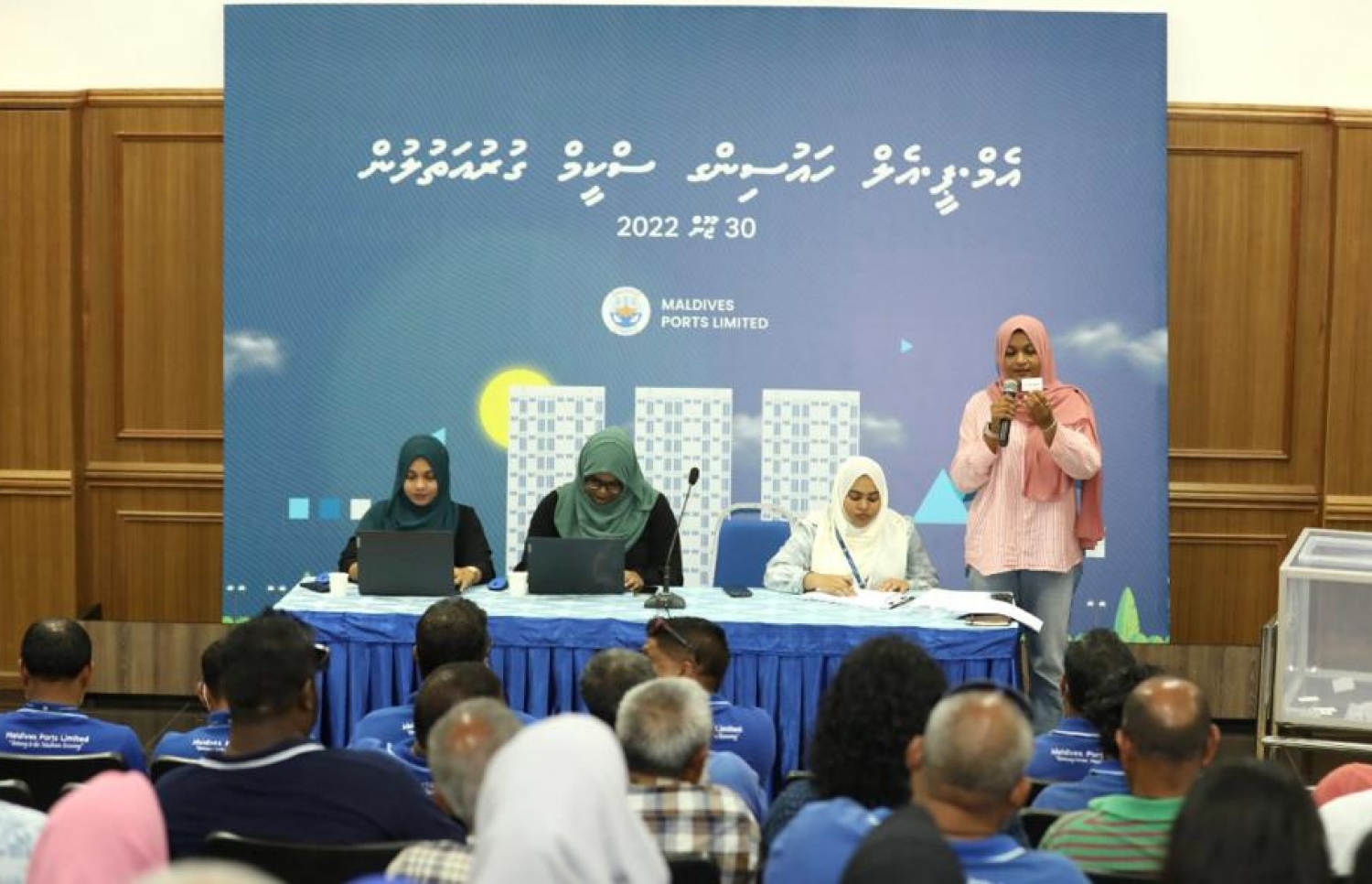 އެމްޕީއެލް ފްލެޓް ލިބުން މުވައްޒަފުންގެ މެދުގައި ގުރު ނެގުމުގެ ރަސްމިއްޔާތުގެ ތެރެއިން --- ފޮޓޯ: އެމްޕީއެލް