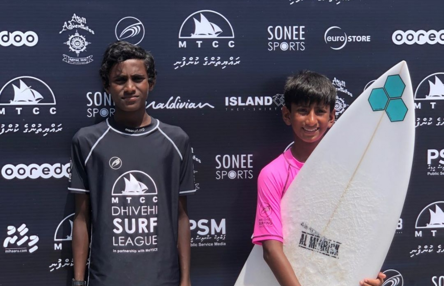 ޖޫނިއާ ފުރަތަމަ ބުރުގެ ފަހު ހީޓުގައި ވާދަކުރި ރާޅާއެޅުންތެރިން.-- ފޮޓޯ: އެމްއެސްއޭ