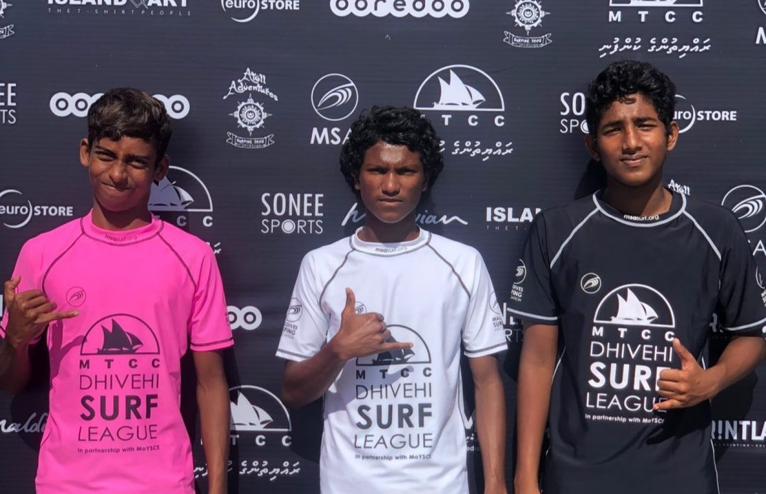 މިއަދުގެ ހެނދުނު ދަންފަޅީގެ ދެވަނަ ހީޓުގައި ވާދަކުރި ރާޅާއެޅުންތެރިން.-- ފޮޓޯ: އެމްއެސްއޭ