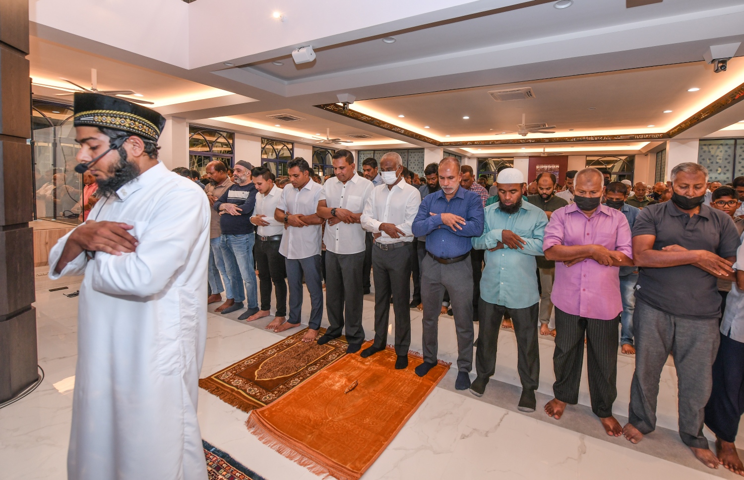 އާރުސީސީގެ ހަރަދުގައި ހުޅުމާލޭގައި އިމާރާތްކުރި މަސްޖިދުއް ރަޝީދު ރަސްމީކޮށް ހުޅުވުމަށް ފަހު އެ މިސްކިތުގައި ރޭ އިޝާ ނަމާދު ކުރަނީ: ހުޅުމާލޭގެ އަމިން އެވެނިއު ކައިރީގައި އިމާރާތްކުރި މަސްޖިދުއް ރަޝީދަކީ 1،200 މީހުންގެ ޖާގައިގެ ތަނެއް.--- ފޮޓޯ: ނިޝާން އަލީ/މިހާރު