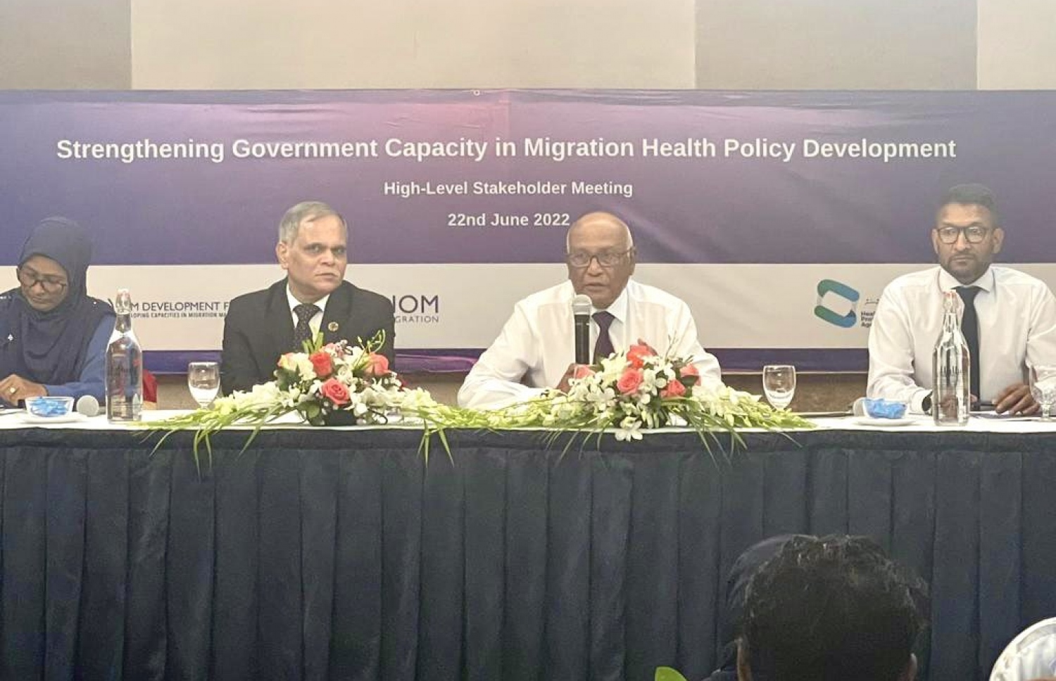 މިދިޔަ މަހު ބޭއްވި ހަފުލާއެއްގައި ހެލްތު މިނިސްޓަރު ނަސީމް (ކ-2) އަދި ސްޓޭޓް މިނިސްޓަރު ޑރ. ޝާހު މާހިރު ބައިވެރިވެވަޑައިގަންނަވަނީ.-- ފޮޓޯ: ހެލްތު މިނިސްޓްރީ