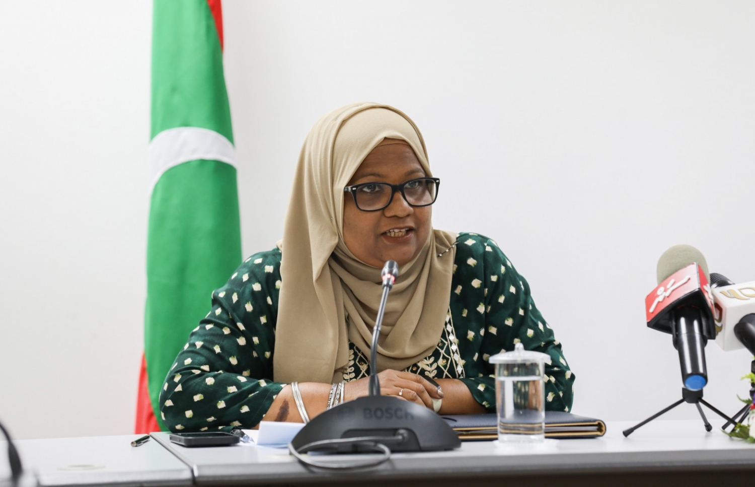 ސްޓެލްކޯއާ އެކު އެއްބަސްވުމުގައި ސޮއިކުރެއްވުމަށް ފަހު ޑައިބިޓީސް ސޮސައިޓީގެ ޗެއާޕާސަން ޝިރުހާނާ ވާހަކަދައްކަވަނީ ---ފޮޓޯ: ސްޓެލްކޯ