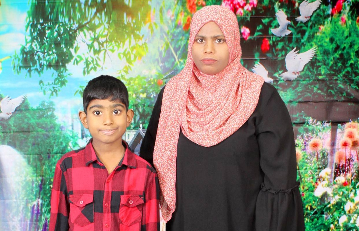 އަޒާން މަންމަ އާ އެކު